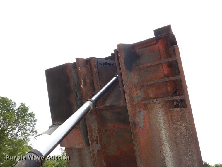 image for item DK1901 1997 International 4900  dump truck