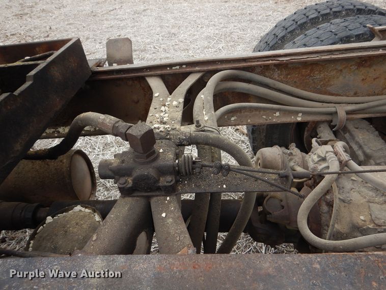 image for item DK1901 1997 International 4900  dump truck