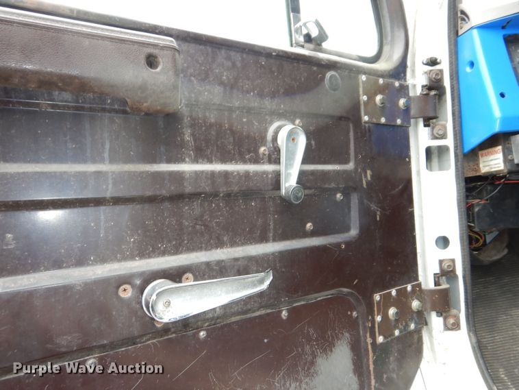 image for item DK1901 1997 International 4900  dump truck