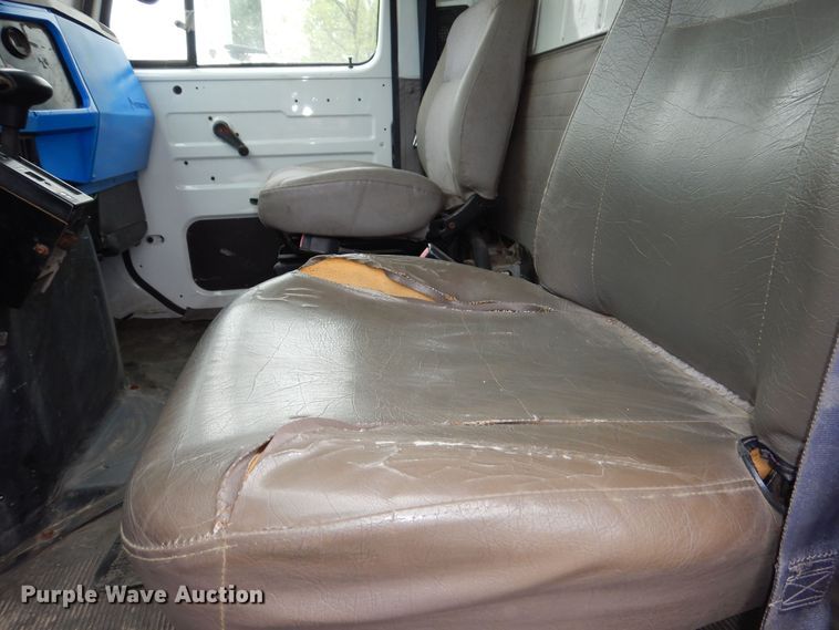 image for item DK1901 1997 International 4900  dump truck