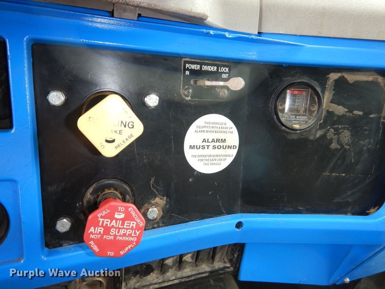 image for item DK1901 1997 International 4900  dump truck