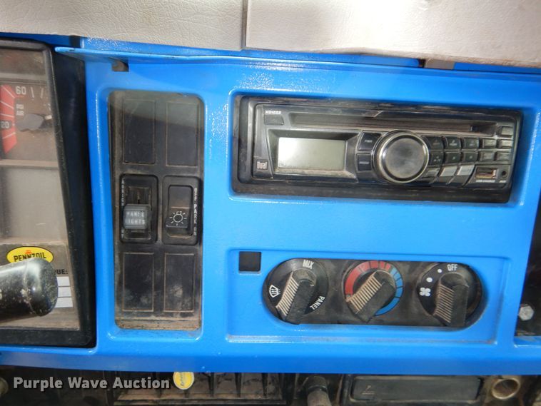 image for item DK1901 1997 International 4900  dump truck