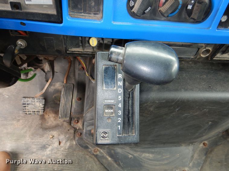 image for item DK1901 1997 International 4900  dump truck