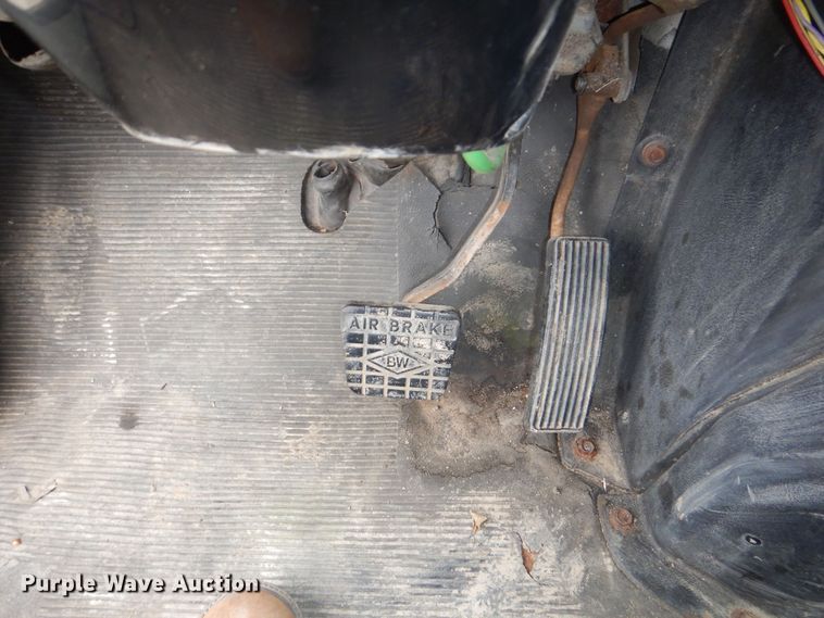 image for item DK1901 1997 International 4900  dump truck