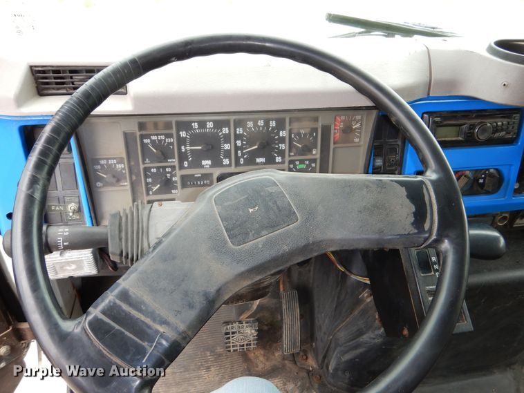 image for item DK1901 1997 International 4900  dump truck