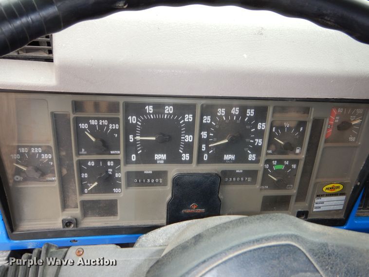 image for item DK1901 1997 International 4900  dump truck