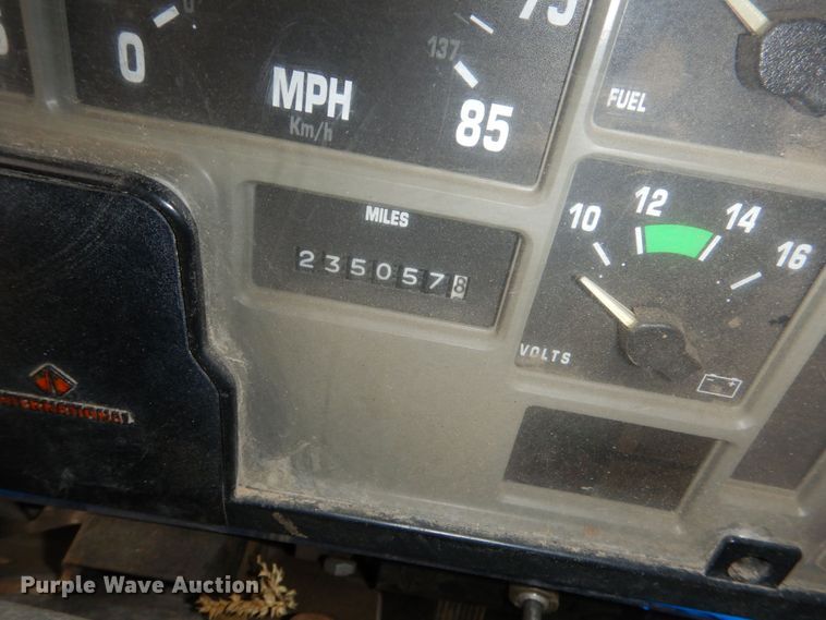 image for item DK1901 1997 International 4900  dump truck