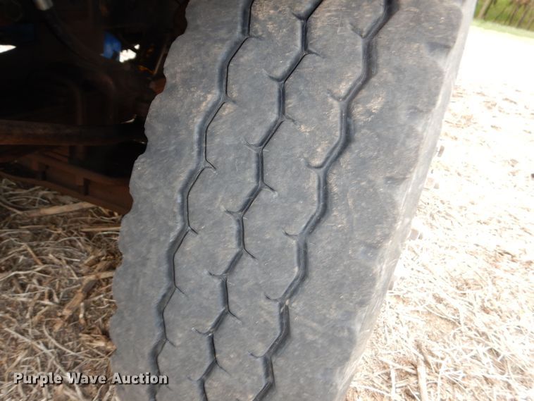 image for item DK1901 1997 International 4900  dump truck