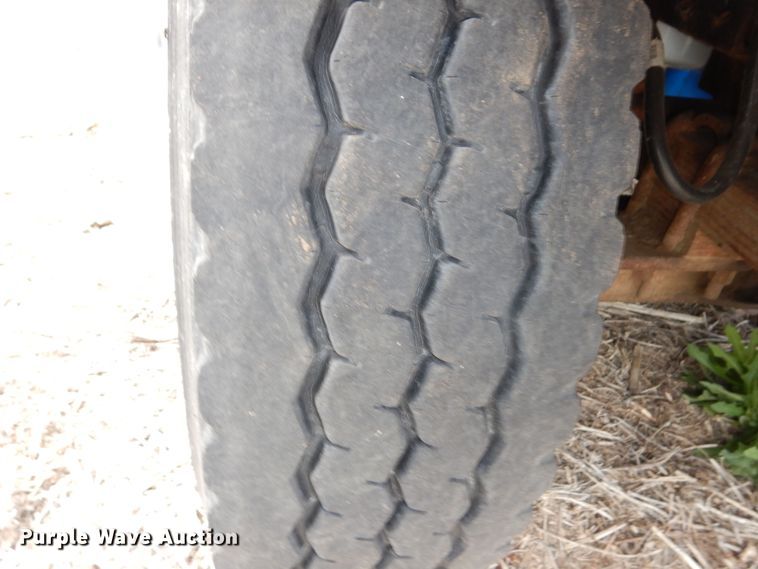 image for item DK1901 1997 International 4900  dump truck