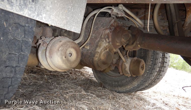 image for item DK1901 1997 International 4900  dump truck