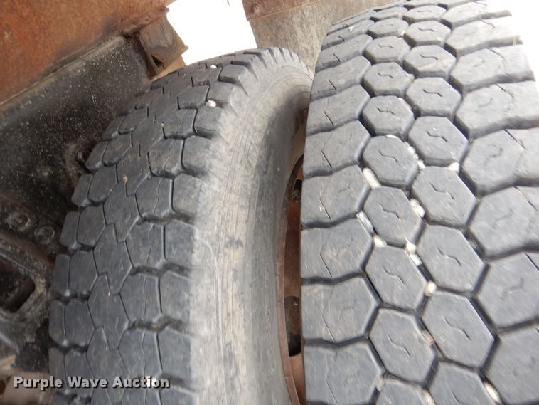 image for item DK1901 1997 International 4900  dump truck