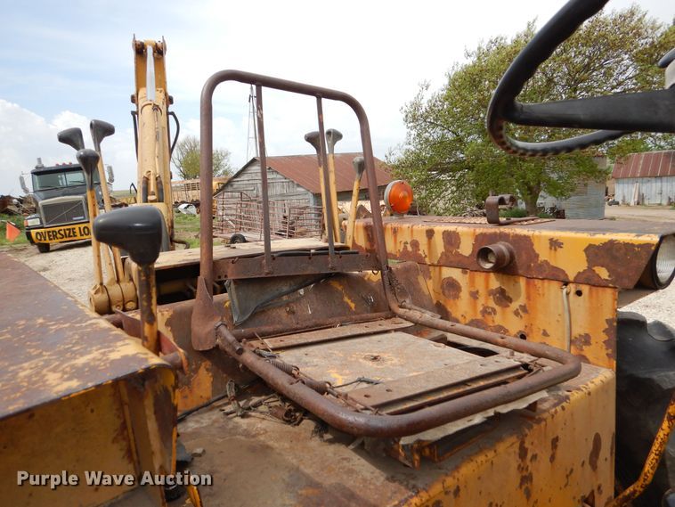 image for item DK1902 International 3514  backhoe