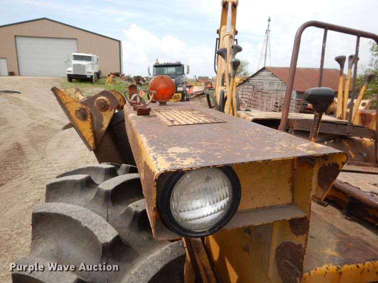 image for item DK1902 International 3514  backhoe