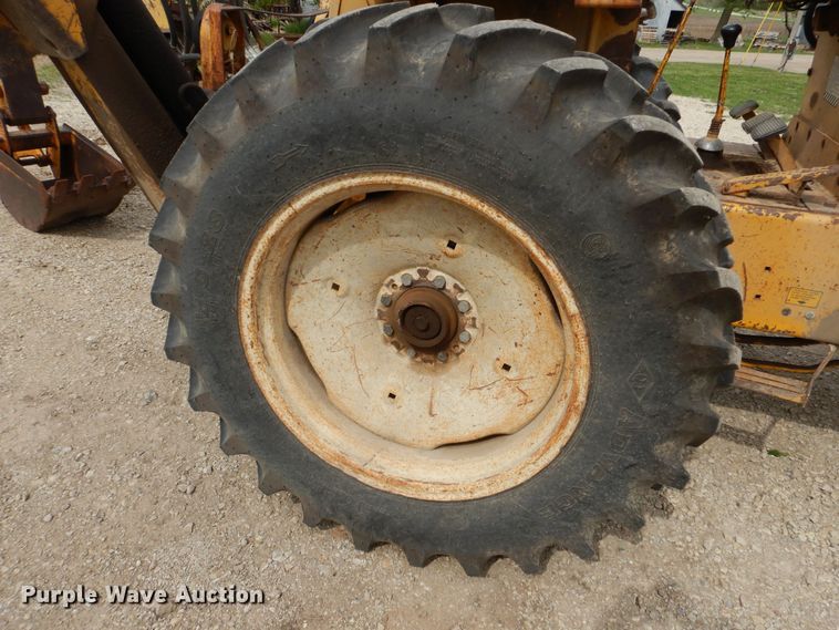 image for item DK1902 International 3514  backhoe