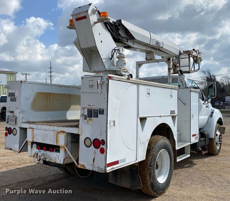 image for item DL7138 2000 Ford F650 Super Duty  bucket truck