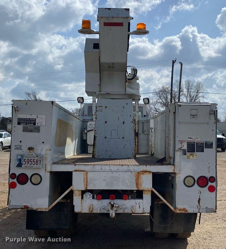 image for item DL7138 2000 Ford F650 Super Duty  bucket truck