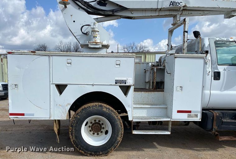 image for item DL7138 2000 Ford F650 Super Duty  bucket truck