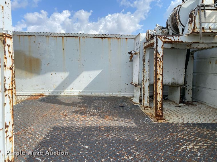 image for item DL7138 2000 Ford F650 Super Duty  bucket truck