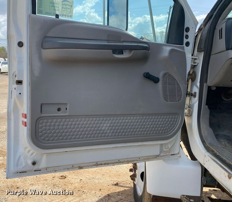 image for item DL7138 2000 Ford F650 Super Duty  bucket truck