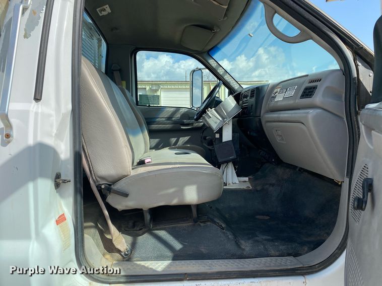 image for item DL7138 2000 Ford F650 Super Duty  bucket truck