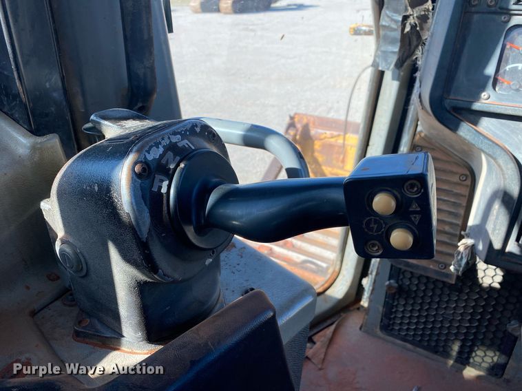 image for item DL7187 2005 Caterpillar D6R LGP Series II  dozer