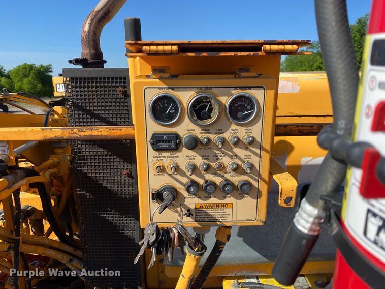 image for item DL7188 LeeBoy L8500T  paver