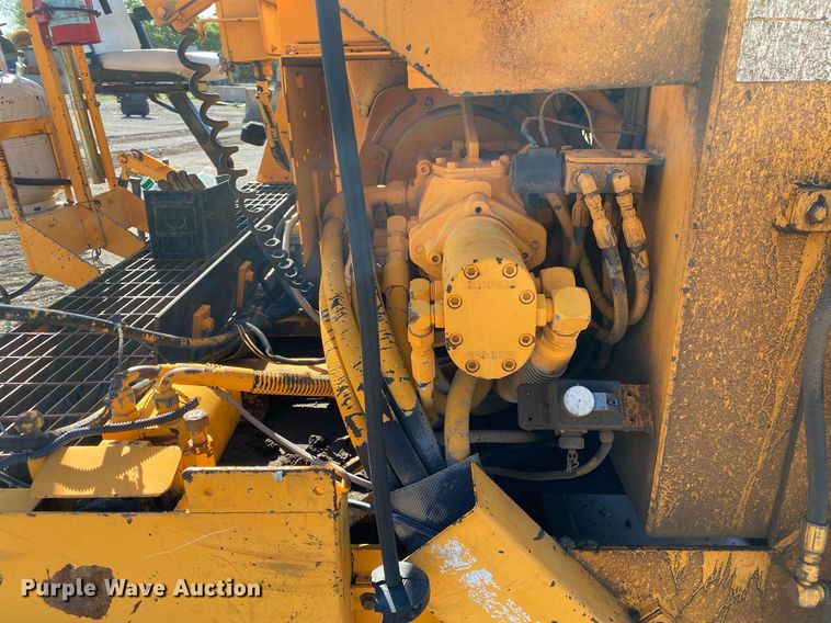 image for item DL7188 LeeBoy L8500T  paver