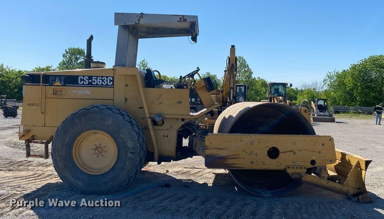 image for item DL7190 1998 Caterpillar CS-563C  single drum vibratory roller