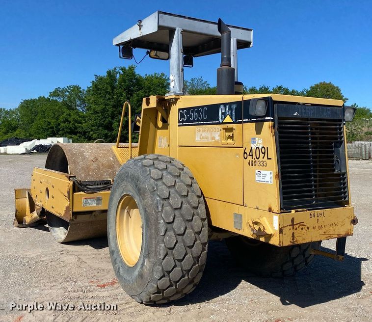 image for item DL7190 1998 Caterpillar CS-563C  single drum vibratory roller