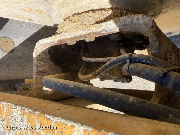 image for item DL7190 1998 Caterpillar CS-563C  single drum vibratory roller