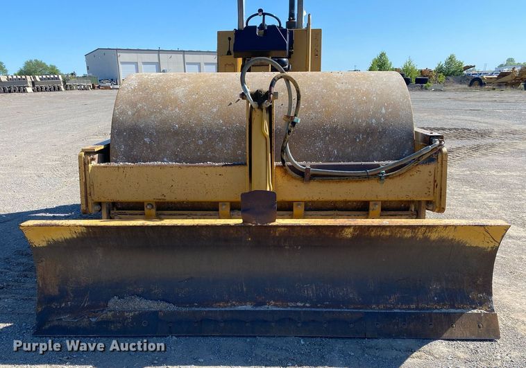 image for item DL7190 1998 Caterpillar CS-563C  single drum vibratory roller