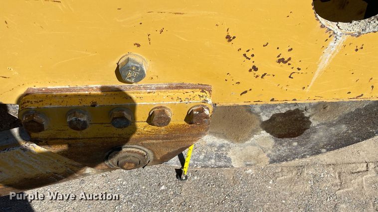 image for item DL7190 1998 Caterpillar CS-563C  single drum vibratory roller