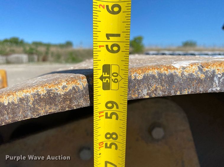 image for item DL7190 1998 Caterpillar CS-563C  single drum vibratory roller