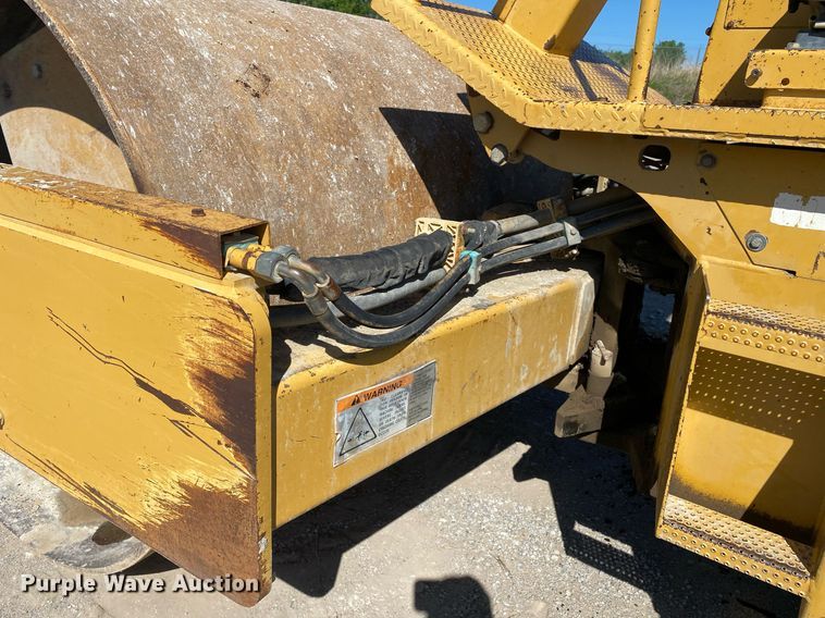 image for item DL7190 1998 Caterpillar CS-563C  single drum vibratory roller