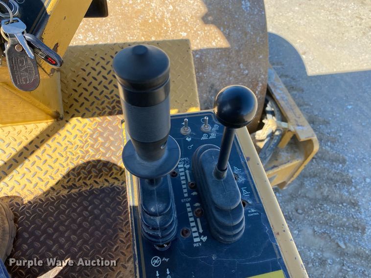 image for item DL7190 1998 Caterpillar CS-563C  single drum vibratory roller