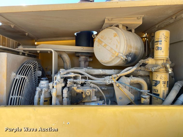 image for item DL7190 1998 Caterpillar CS-563C  single drum vibratory roller