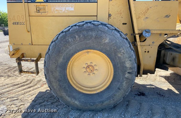 image for item DL7190 1998 Caterpillar CS-563C  single drum vibratory roller