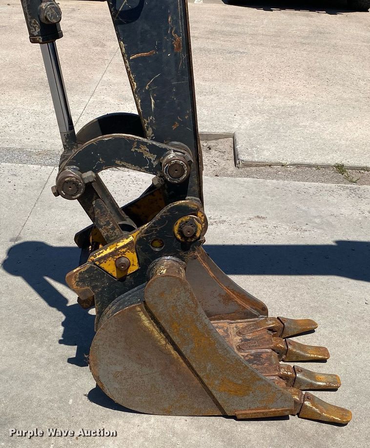 image for item DL7193 2017 John Deere 26G  mini excavator