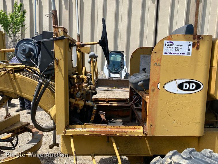 image for item DL7207 1966 Allis-Chalmers DD  rigid frame motor grader