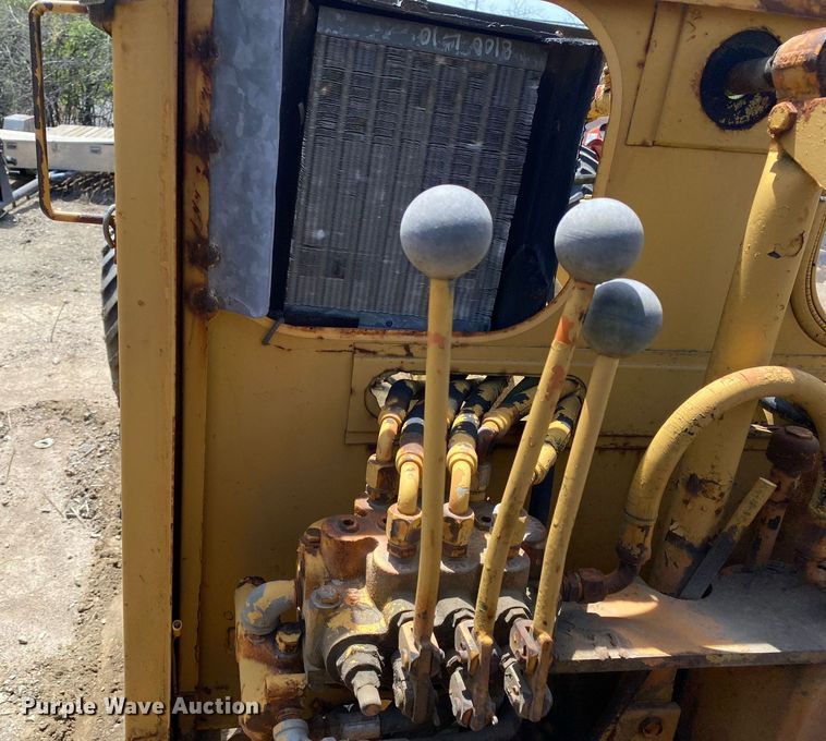 image for item DL7207 1966 Allis-Chalmers DD  rigid frame motor grader