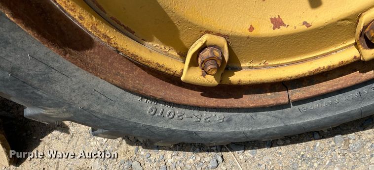 image for item DL7207 1966 Allis-Chalmers DD  rigid frame motor grader