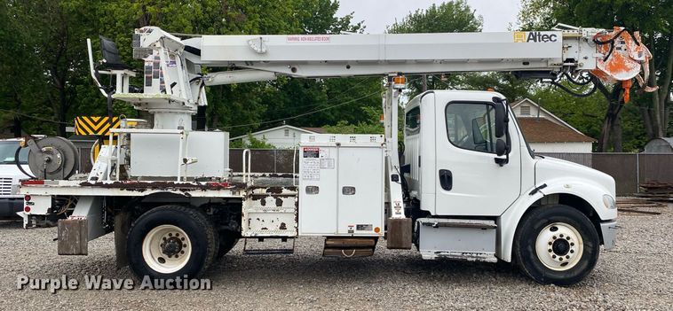 image for item DL7210 2014 Freightliner Business Class M2  digger derrick truck