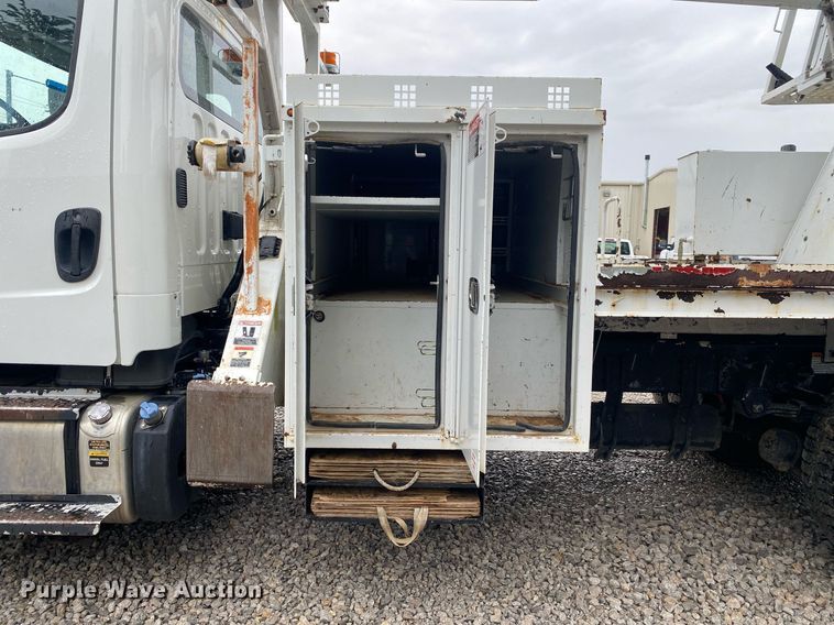 image for item DL7210 2014 Freightliner Business Class M2  digger derrick truck