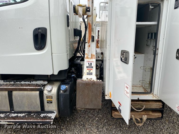 image for item DL7210 2014 Freightliner Business Class M2  digger derrick truck