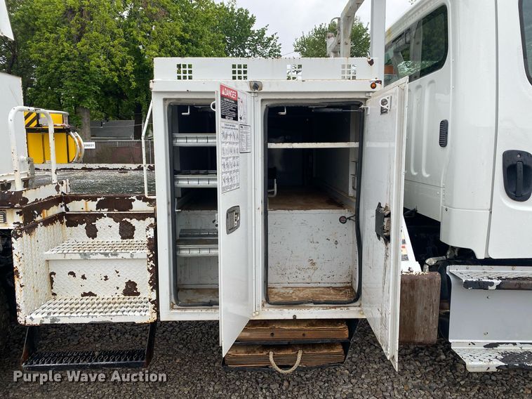 image for item DL7210 2014 Freightliner Business Class M2  digger derrick truck