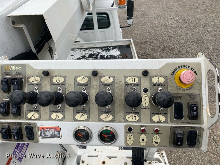 image for item DL7210 2014 Freightliner Business Class M2  digger derrick truck