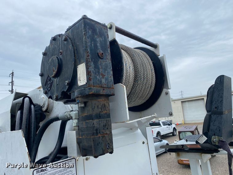 image for item DL7210 2014 Freightliner Business Class M2  digger derrick truck