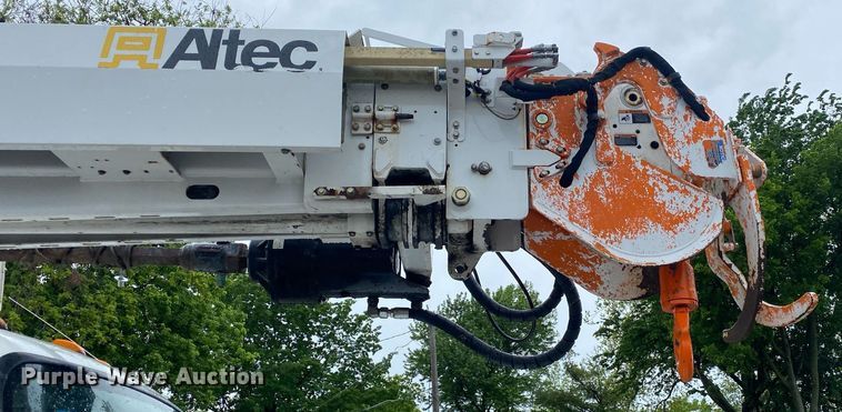 image for item DL7210 2014 Freightliner Business Class M2  digger derrick truck