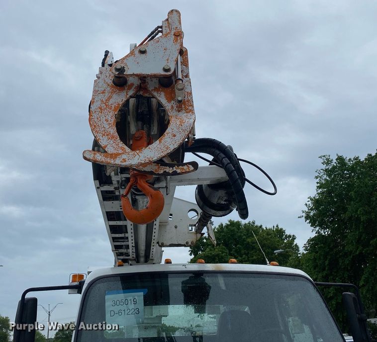 image for item DL7210 2014 Freightliner Business Class M2  digger derrick truck