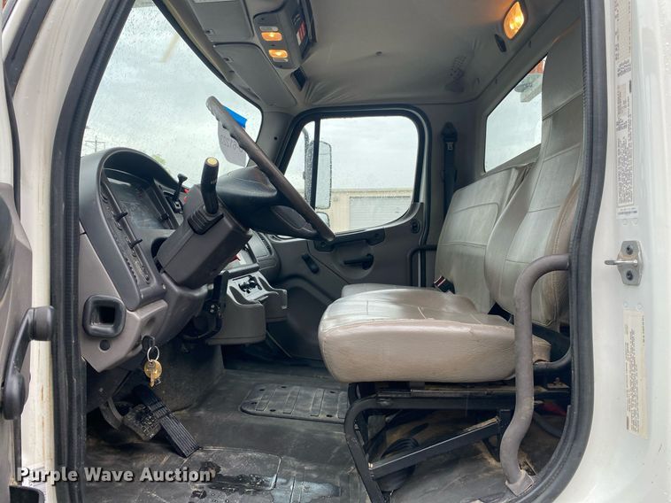 image for item DL7210 2014 Freightliner Business Class M2  digger derrick truck